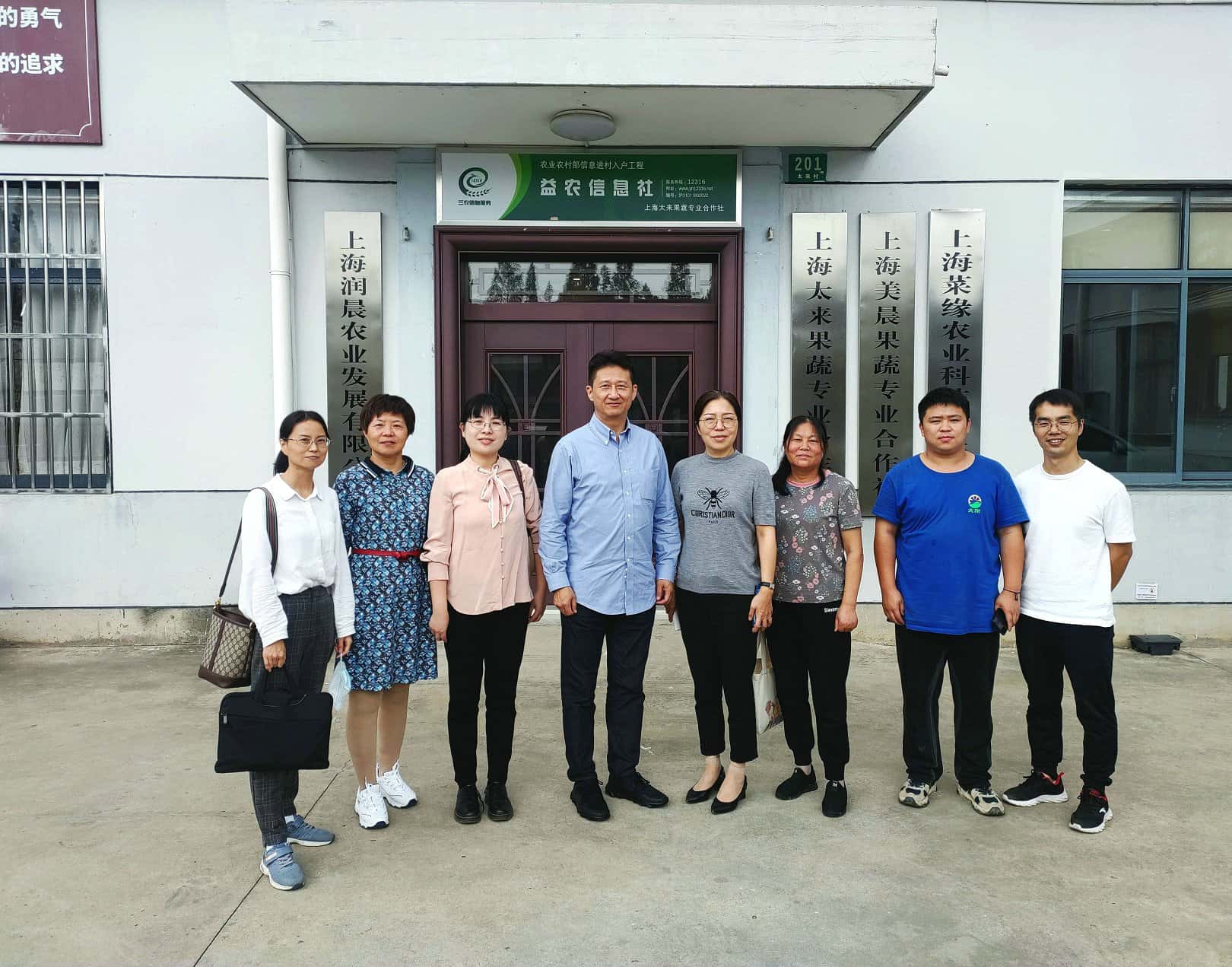 吴会长带队秘书处全体人员赴青浦区多家会员单位调研