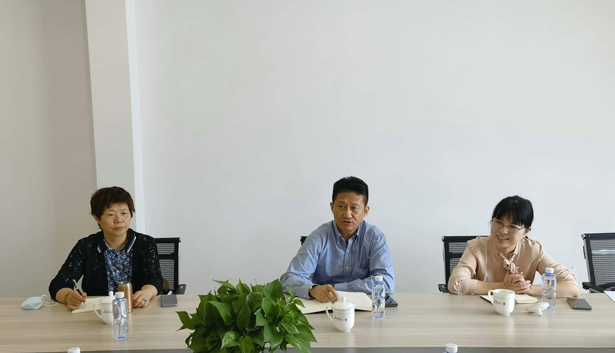 吴会长带队秘书处全体人员赴青浦区多家会员单位调研